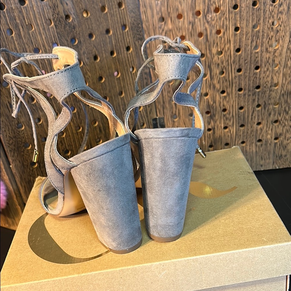 Charlotte Russe Gray Elegant Heels - Picture 4 of 8